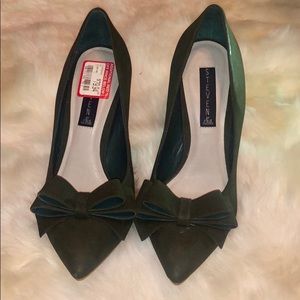 New Classy Steven Madden Olive Green Bow Pumps